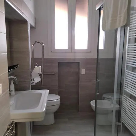 1 Due Torri -castiglione Palace And - Center بيت ضيافة بولونيا